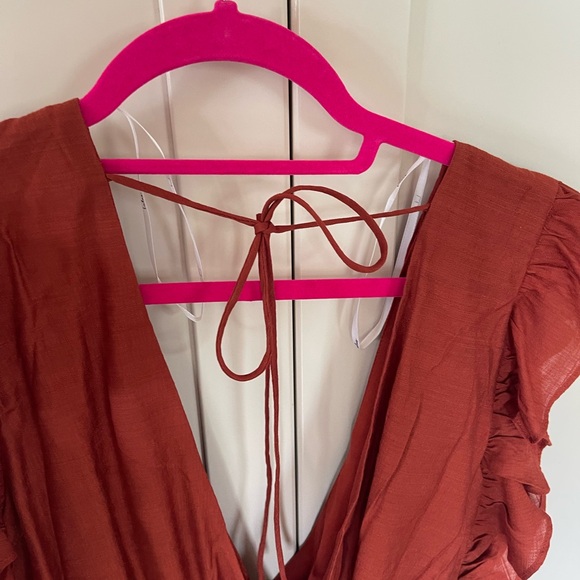 NWT Lulus v neck bodysuit. Size small. - Picture 7 of 12